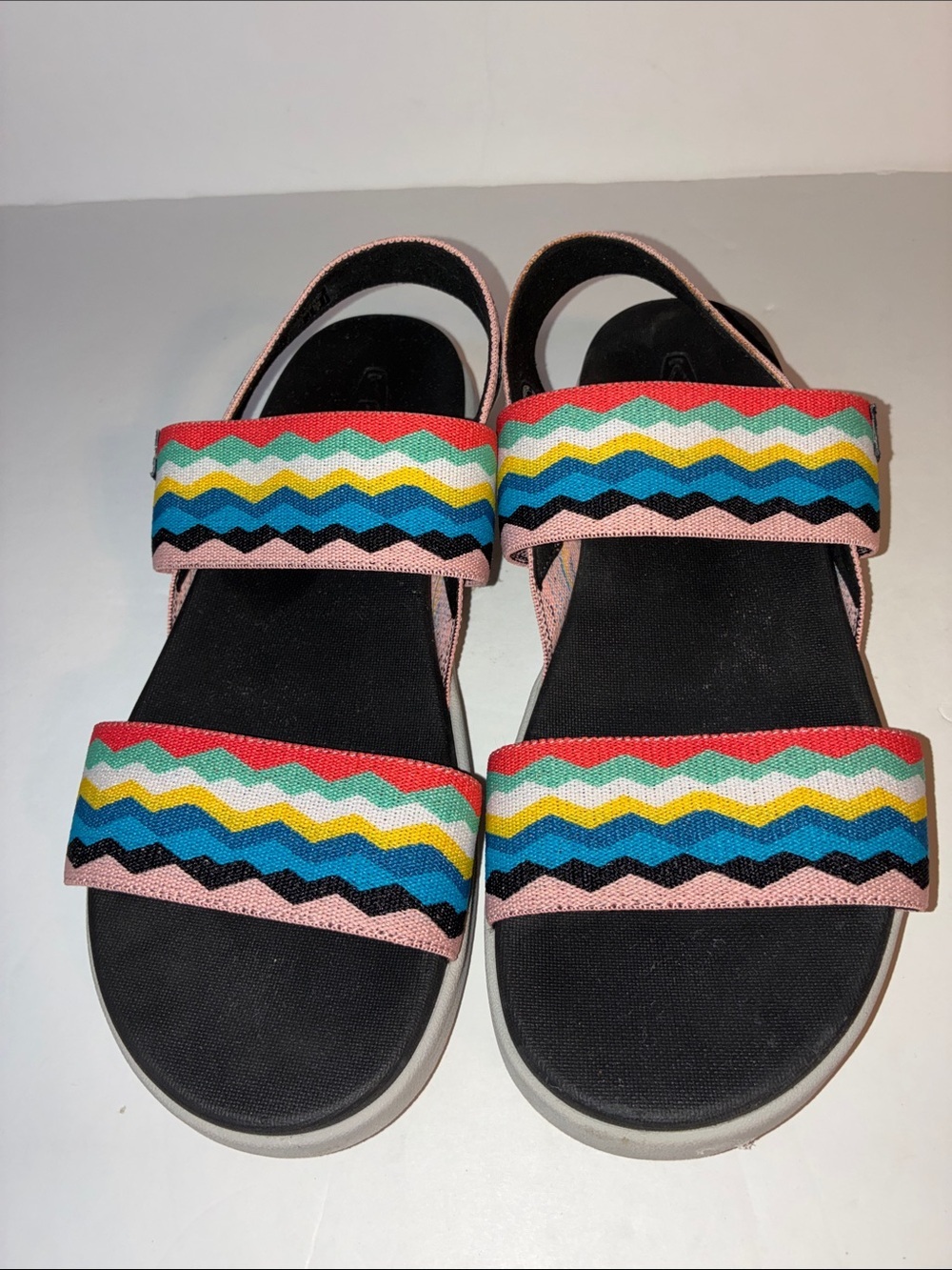 Keen, Colorful Zigzag Strap Sandals, Women’s 9.5